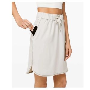 Lululemon on the  fly skirt silver medium rise nwt